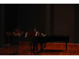 Aü’de Yaylı Çalgılar Konseri