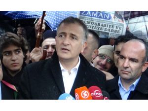 Sosyal Medyadaki ‘Operasyon’ İddiaları Adliye Önünde Protesto Edildi