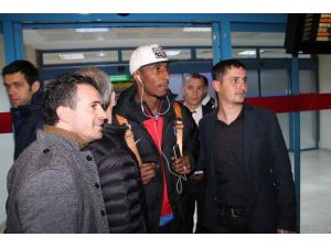 Fırtına Yurda Döndü