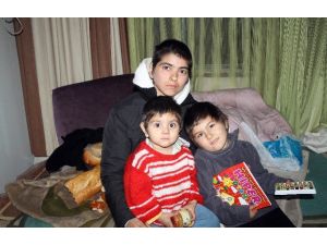 2 Çocuğuyla Sokakta Kaldı