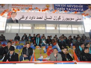 Başbakan Davutoğlunu Osmanlıca Pankart İle Karşıladılar