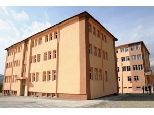 Öğrencilere Çöpteki Yemekleri Yedirdiği İddia Edilen Öğretmen Konuşmadı