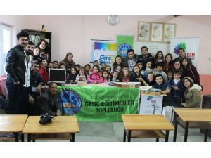 Üniversitelilerden Eğitime Katkı
