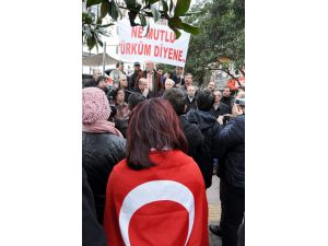 Yüzlerce Balıkesirli Ne Mutlu Türküm Diyene Sloganları İle Büyükşehir Belediyesi Binasına Yürüdü