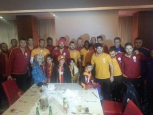 Ömer Asaf, Galatasaraylı Futbolcularla Buluştu