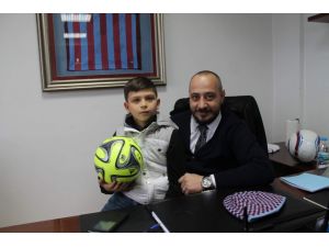 Minik Öğrenci, Cardozo Vaadini Yerine Getirmeye Çalışıyor