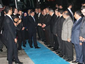 Başbakan Davutoğlu, Adanada Tatlı Yedi