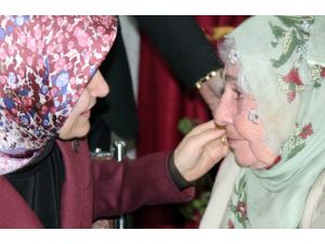 Sare Davutoğlu, Huzurevini Ziyaret Etti