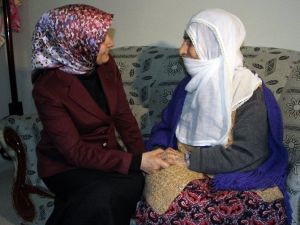 Sare Davutoğlu’ndan 103 Yaşındaki Kadına Ziyaret