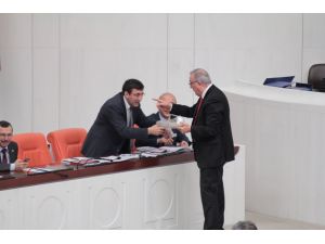 Chpli Öğüt, Mecliste Bakanlara Kavurma İkram Etti