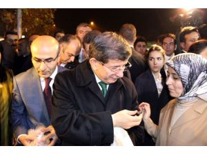 Davutoğlu’na Sevgi Gösterisi