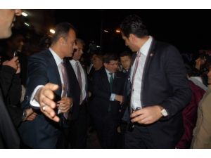 Başbakan Davutoğlu’ndan Taziye Ziyareti