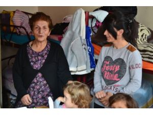 Süryani Mülteciler Kiliseye Sığındı