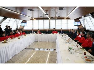 Bakan Kılıç Milli Karetecileri Kabul Etti
