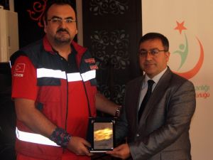 Sağlık Bakanlığı’ndan Gazze Operasyonuna Katılan Doktora 3 Ayrı Teşekkür Belgesi