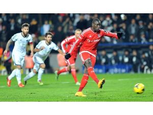 Liverpool’un Belalısı Demba Ba