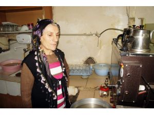 (Özel Haber) Kahvehane İşleten Kadın, Erkek Meslektaşlarına Taş Çıkarıyor