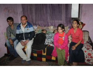 (Özel Haber) 5 Kişilik Ailenin Tek Odalı Ve Elektriksiz Evde Yaşam Mücadelesi