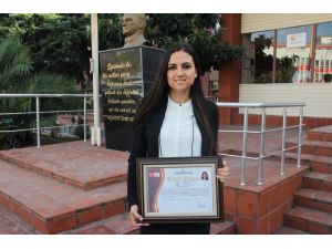 Dünyada En İyi 50 Öğretmen Arasında Yer Alan Dilek Öğretmene Başarı Belgesi