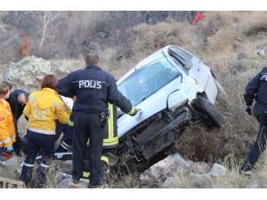 Mesajının Ardından Otomobilini Uçuruma Sürdü