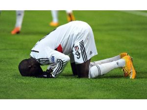 Demba Ba’dan Taraftara Övgü