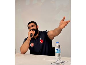 Azmin Zaferini Şifa Öğrencileriyle Paylaştı