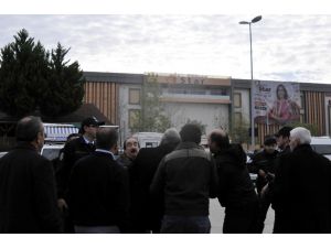 Yol Belgeleri İptal Edilen Otobüsçüler Kooperatif Başkanına Saldırdı