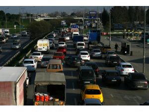 İzmir Yolu’nda Rögar Çalışması Trafik İşkencesine Dönüştü
