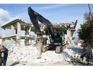 Marmariste Otel İnşaatı Yıkıldı