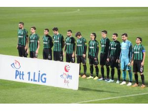 Denizlispor Evinde Gülüyor