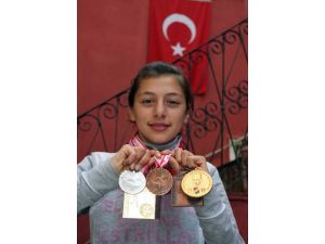Hataylı Milli Atlet Emine Hatun Tuna Avrupa Şampiyonu Oldu