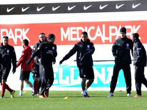 Galatasarayda Trabzonspor Maçı Hazırlıkları Sürüyor