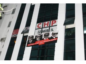 O Pankart İzmir İl Binasına Asıldı