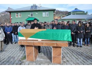 Ameliyat Sırasında Atardamarı Kesilen Kadın Toprağa Verildi