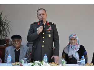 Bolu’da Askerlerden Yaşlılara Anlamlı Ziyaret
