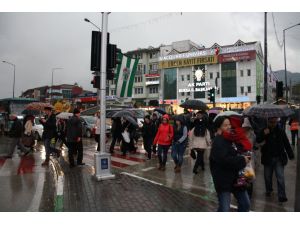 Bursa’da Dolu Ve Sağanak Yağış Hayatı Olumsuz Etkiledi
