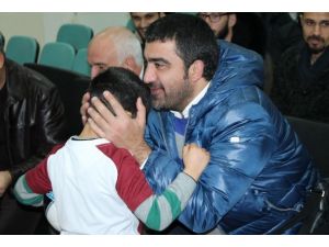 Alkışlar Ümit Özat’a