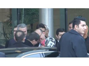 Davutoğlu Yalçın Akdoğan’ın Bebeğini Sevdi