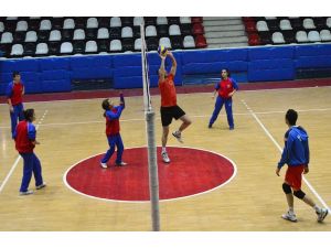 Özel Sporcular, Ağabeyleriyle Özel Maç Yaptı