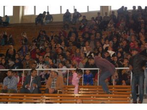 Çadırlarda Yaşayan Roman Ailelerin Ev Heyecanı