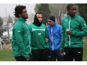 Akhisar Belediyespor, Trabzonda Hazırlanıyor