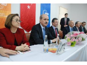 Rasmussen Ve Kurtulmuş, Mülteciler Arasında