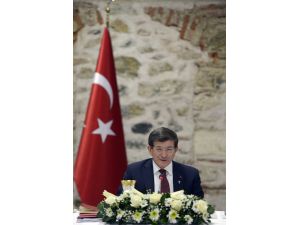 Davutoğlu, İşadamları İle Yemekte Buluştu