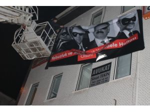 Chp’deki Asılı Pankart Mahkeme Kararıyla İndirildi