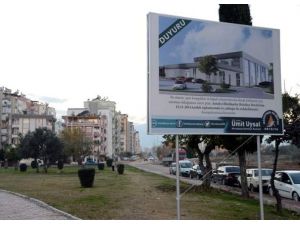 İlçe Belediyesi, Büyükşehir Meclisinden Dönen Projeyi Billboard İle Halka Şikayet Etti