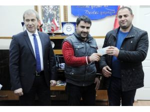 Onun İşi Para Bulmak