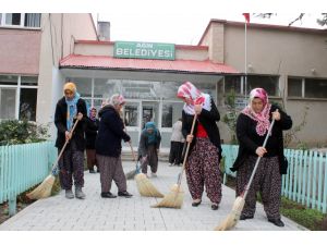Bu İlçede Sokaklar Kadınlara Emanet
