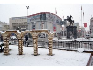 Niğde Güne Karla Uyandı