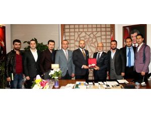 Genç İş Adamlarından Ak Parti’ye Ziyaret