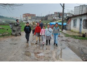 Öğrencilerin Çamur Çilesi